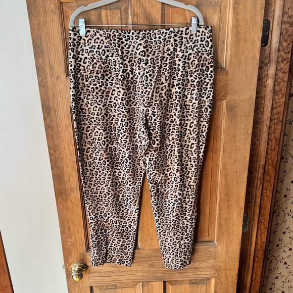 Chico’s “Juliet” Cheetah Print Ponte Knit Ankle Pants - Size 3 (16) - Picture 6 of 13